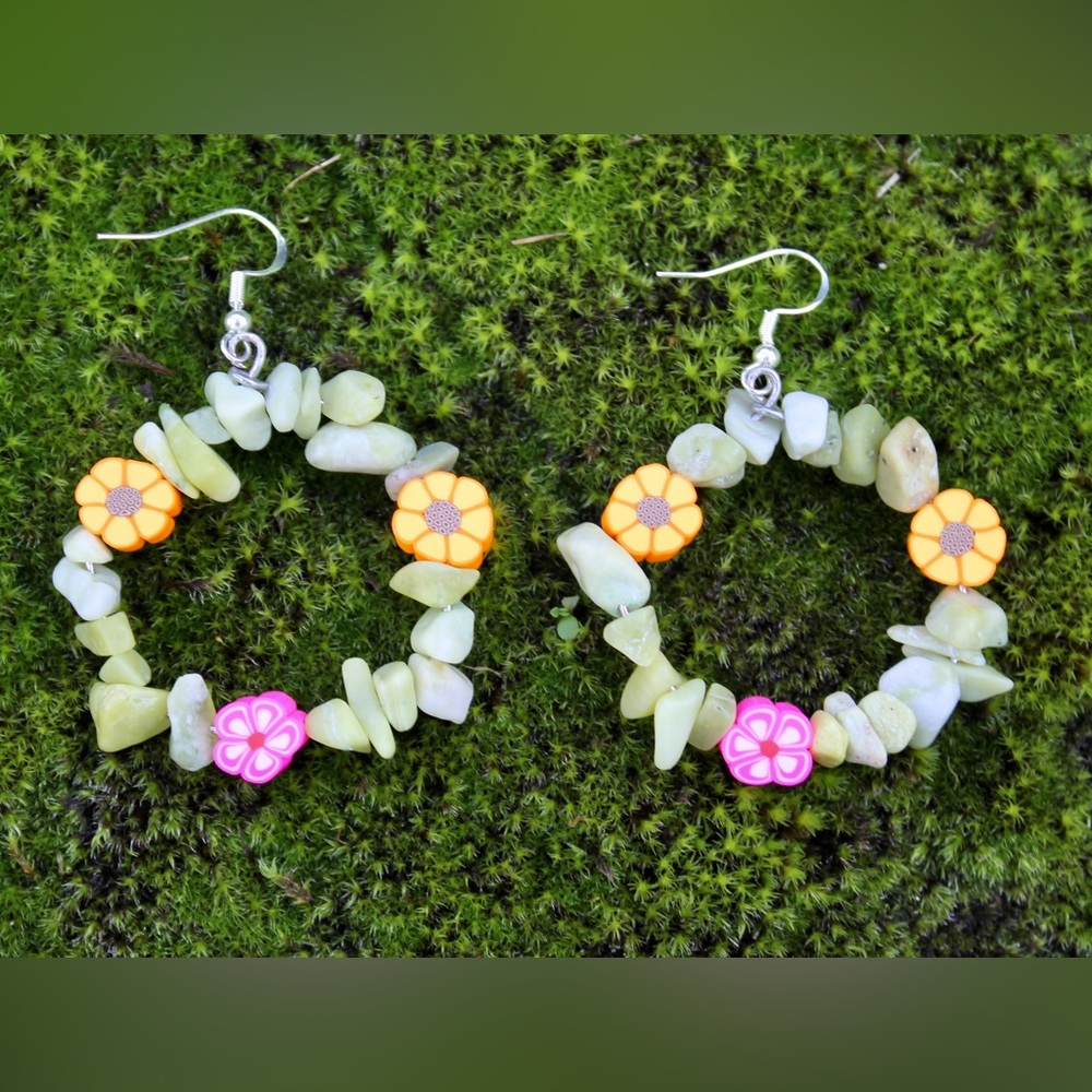 🥳SALE🥳🌼 Green jasper stone chip hoops